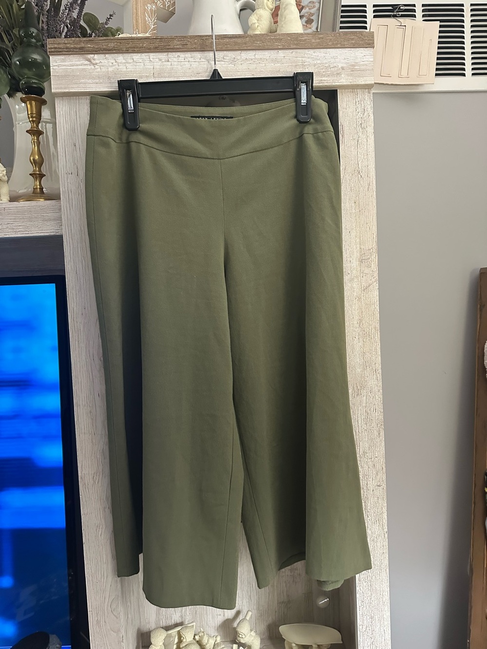 Larry Levine Olive Green Wide-Leg Pull-On Pants